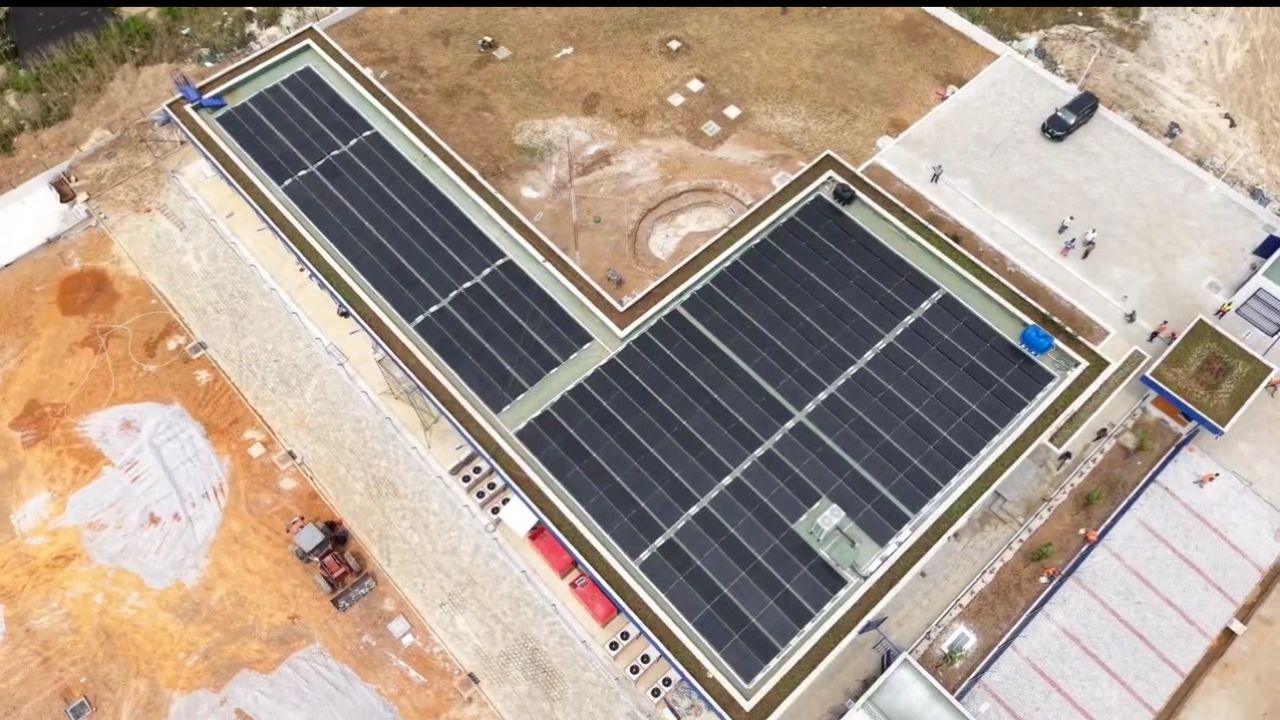 Toiture avec panneaux photovoltaïques
